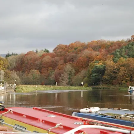 Vendégház Waterside 3*